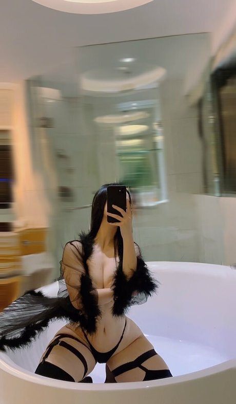 cute blonde onlyfans exclusive pics