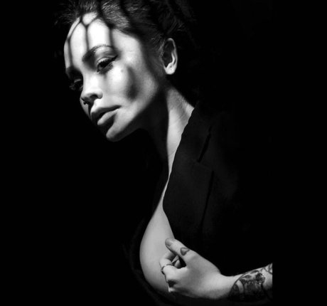 Margaritadirge model high quality photo