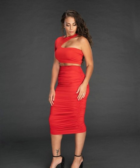 Samantha Irvin sex model images