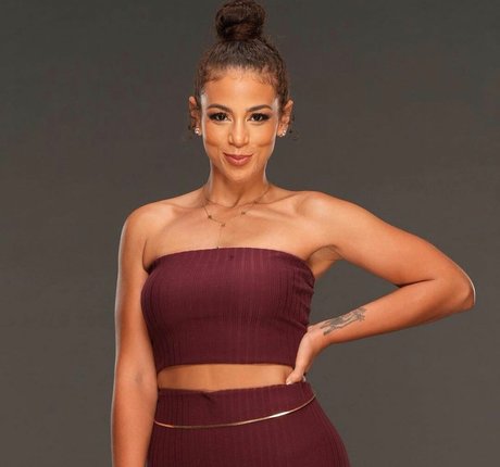 Samantha Irvin erotic model galleries