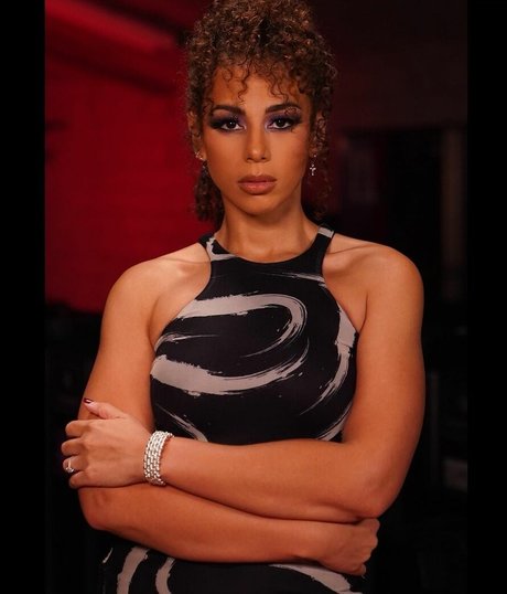 Samantha Irvin star art images