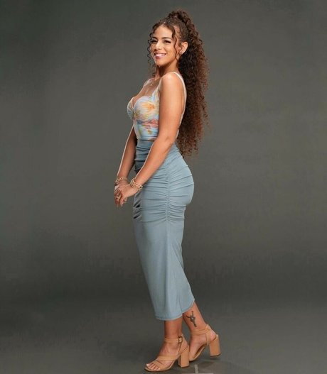 Samantha Irvin model nice photos