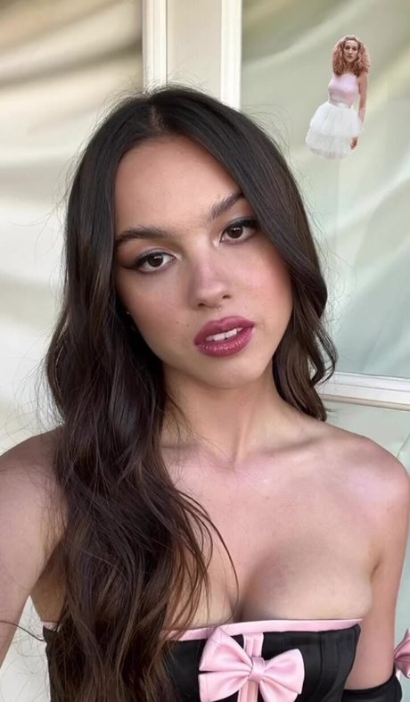 Olivia Rodrigo naked actress img