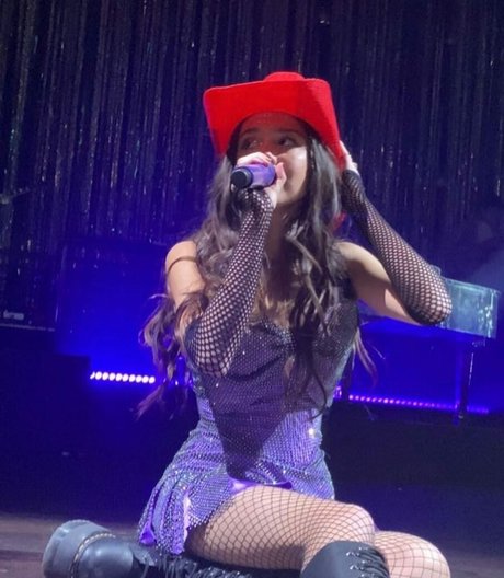 Olivia Rodrigo model naked photo