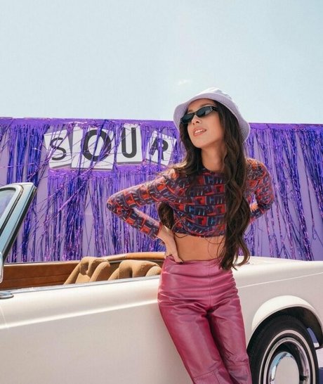 Olivia Rodrigo pretty model picture