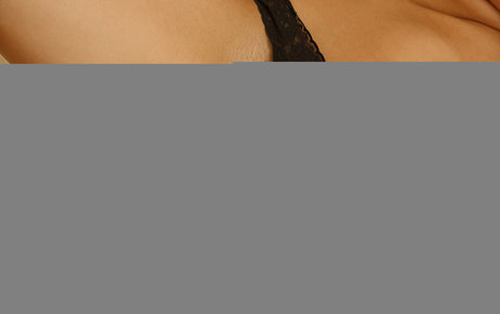 Zishy model exclusive pics