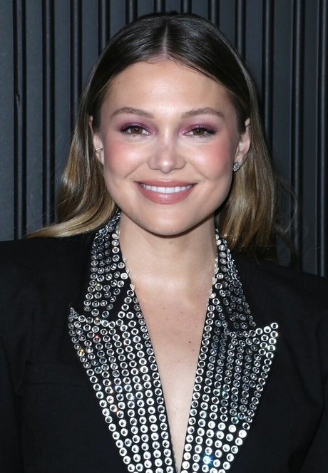 Olivia Holt pornstar xxx images