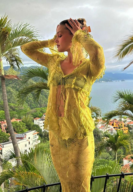 Olivia Holt pretty actress pictures