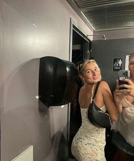 Alexa Meyer model nude pics