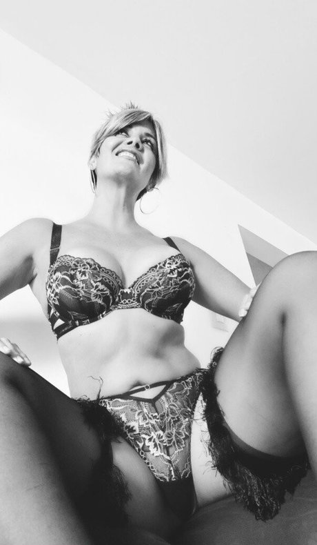 Monicest top star pic