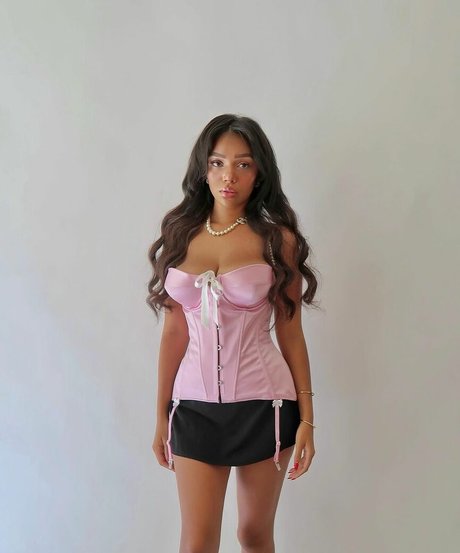 Daphne Blunt hot actress galleries