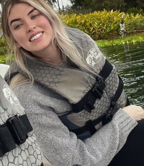 QTCinderella star erotic photo