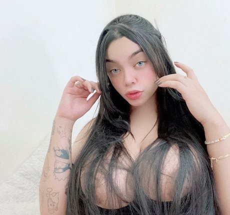 Carniello pretty model img