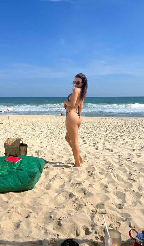 Rafa Kalimann star sexy pic