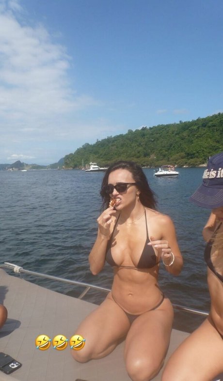 Rafa Kalimann model hot pictures