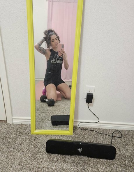 MelonieMac nude pornstar pics