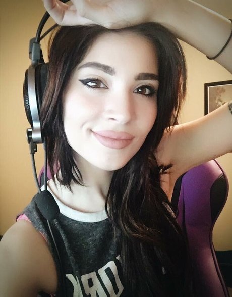 MelonieMac best actress gallery