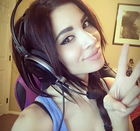MelonieMac sex actress picture
