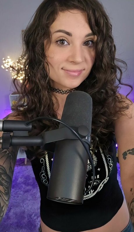 MelonieMac erotic pornstar gallery