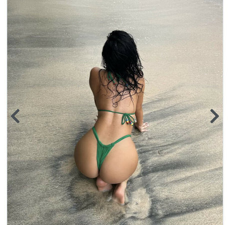 girl on girl onlyfans pretty img