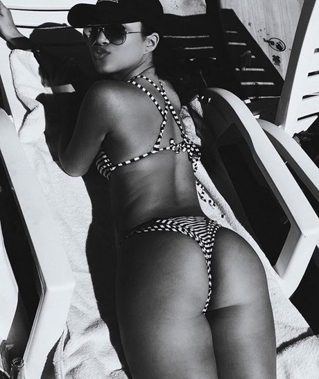 Julia Kelly high quality actress photos