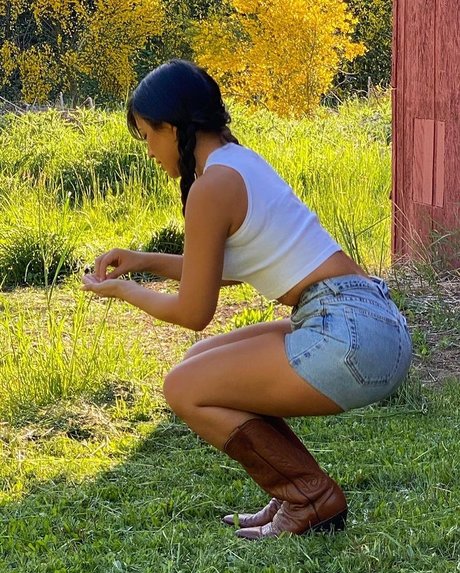 Julia Kelly model sexy galleries