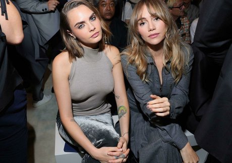 fingering squirt onlyfans porno gallery