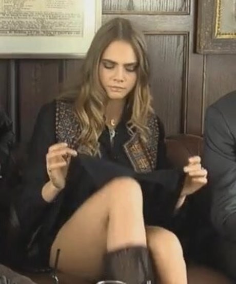 Cara Delevingne model pornographic photo