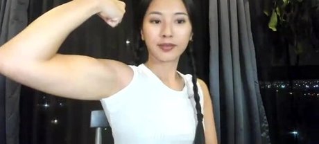 onesweetbee model erotic photo