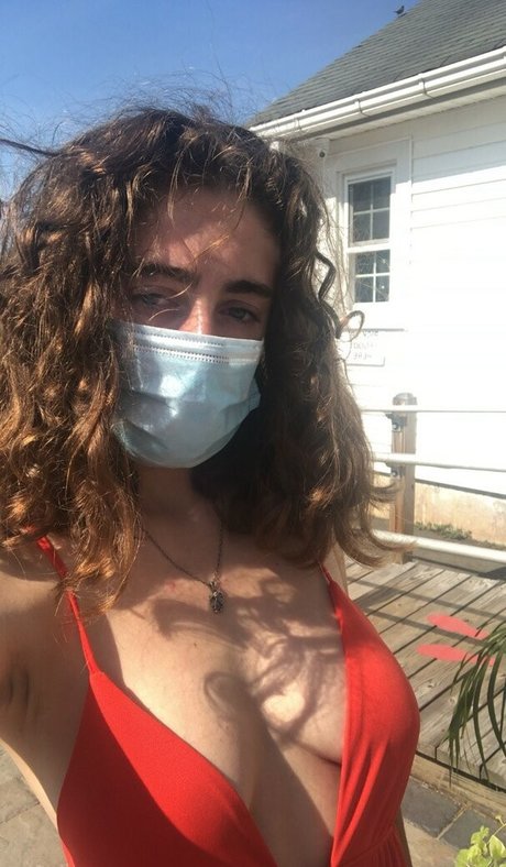 Rachel Anne Sennott free star images