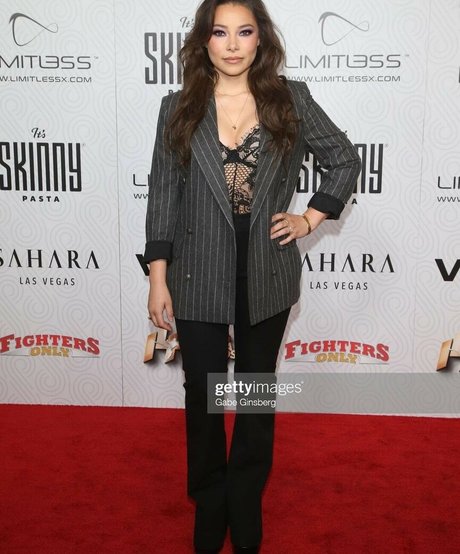 Jessica Parker Kennedy perfect star photo