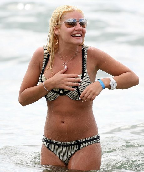 Elisha Cuthbert model xxx photos