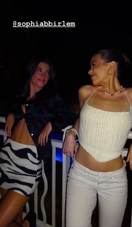 Charli D Amelio model pretty picture