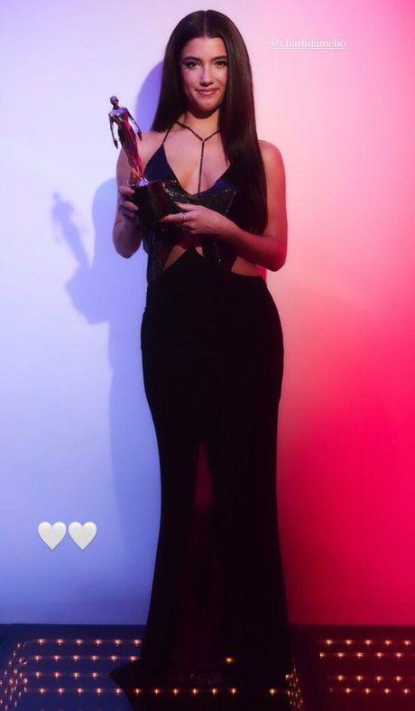 Charli D Amelio star xxx img