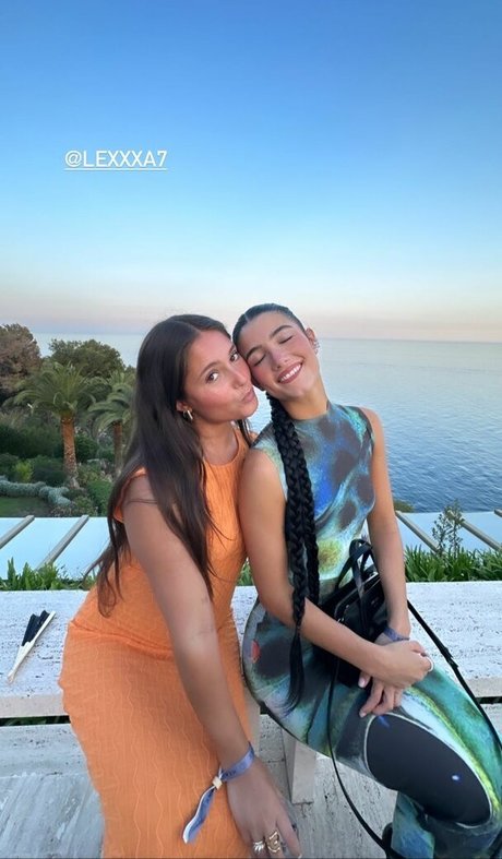 Charli D Amelio nice actress gallery