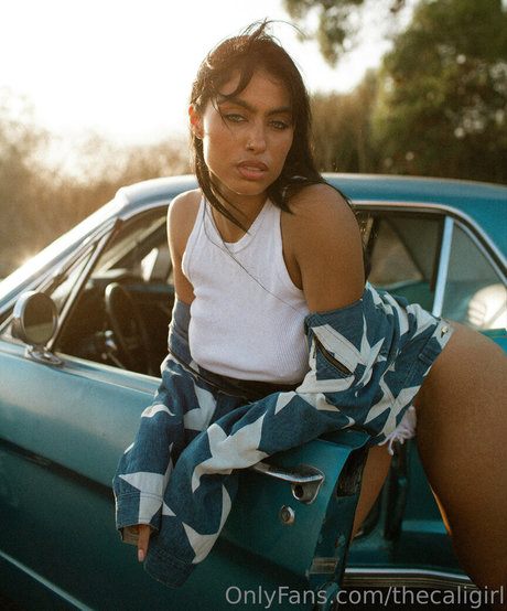 thecaligirl model hot pic