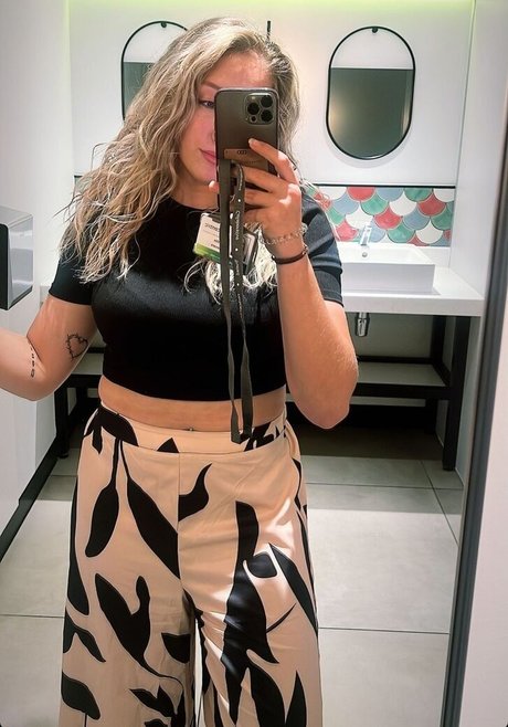 Caitlin Beevers erotic star photo