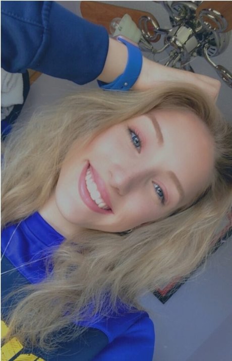 Caitlin Beevers erotic star photo