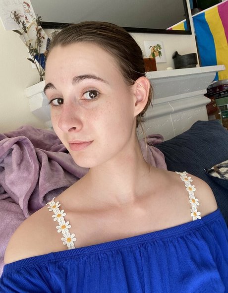 blissfulellie sexy model photo