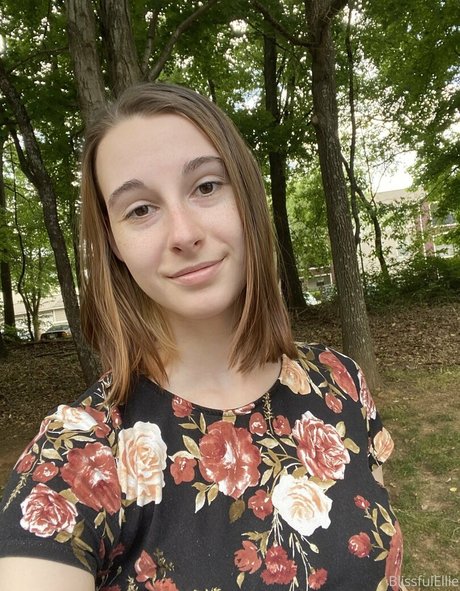 blissfulellie nude star image