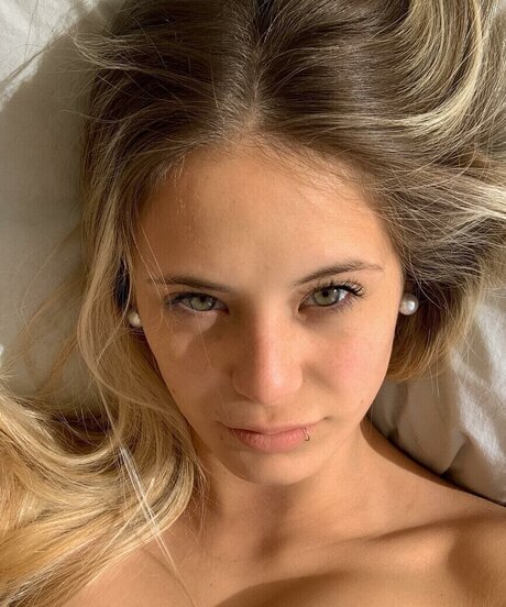 Sol Aguilera exclusive model pictures