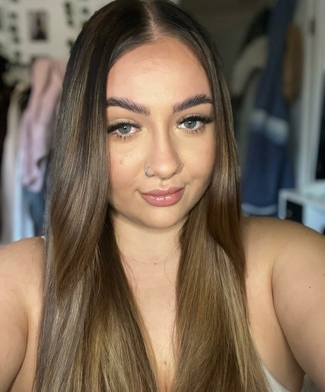 chelsea leigh pornographic model galleries