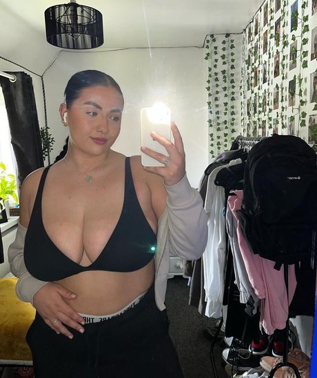 chelsea leigh hot actress image