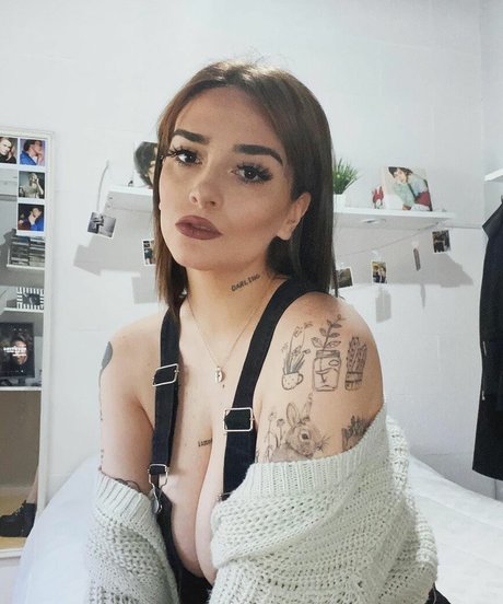 Delfi Peralta hot actress archive