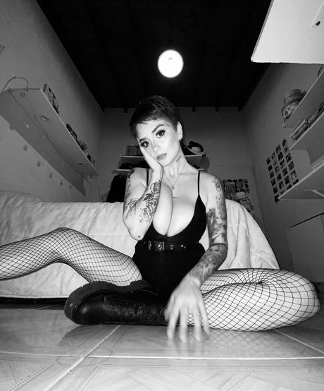 Delfi Peralta art actress pics