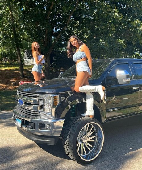 Nicole Fatone adult model pic