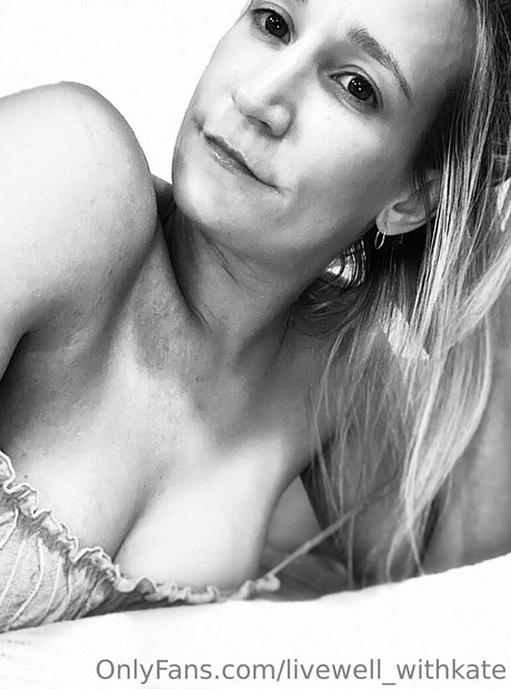 livewell withkate model high quality images