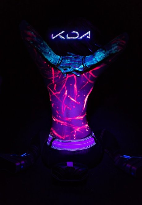 Azami exclusive model picture