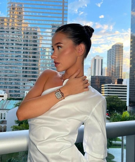 Lea Elui model beautiful image