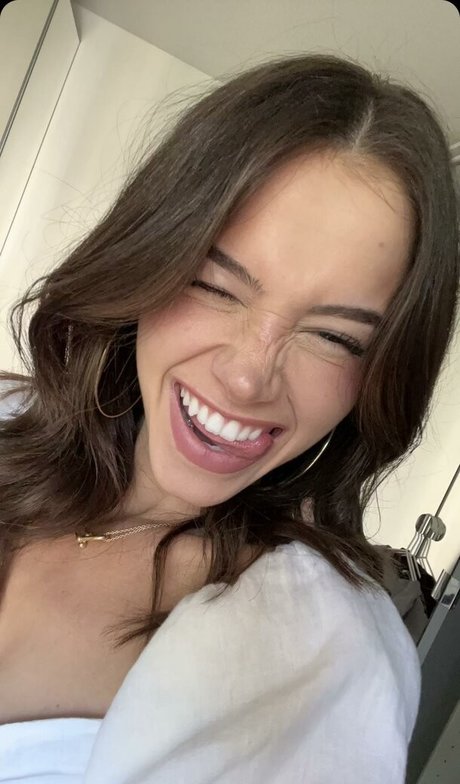 Lea Elui sexy model photos